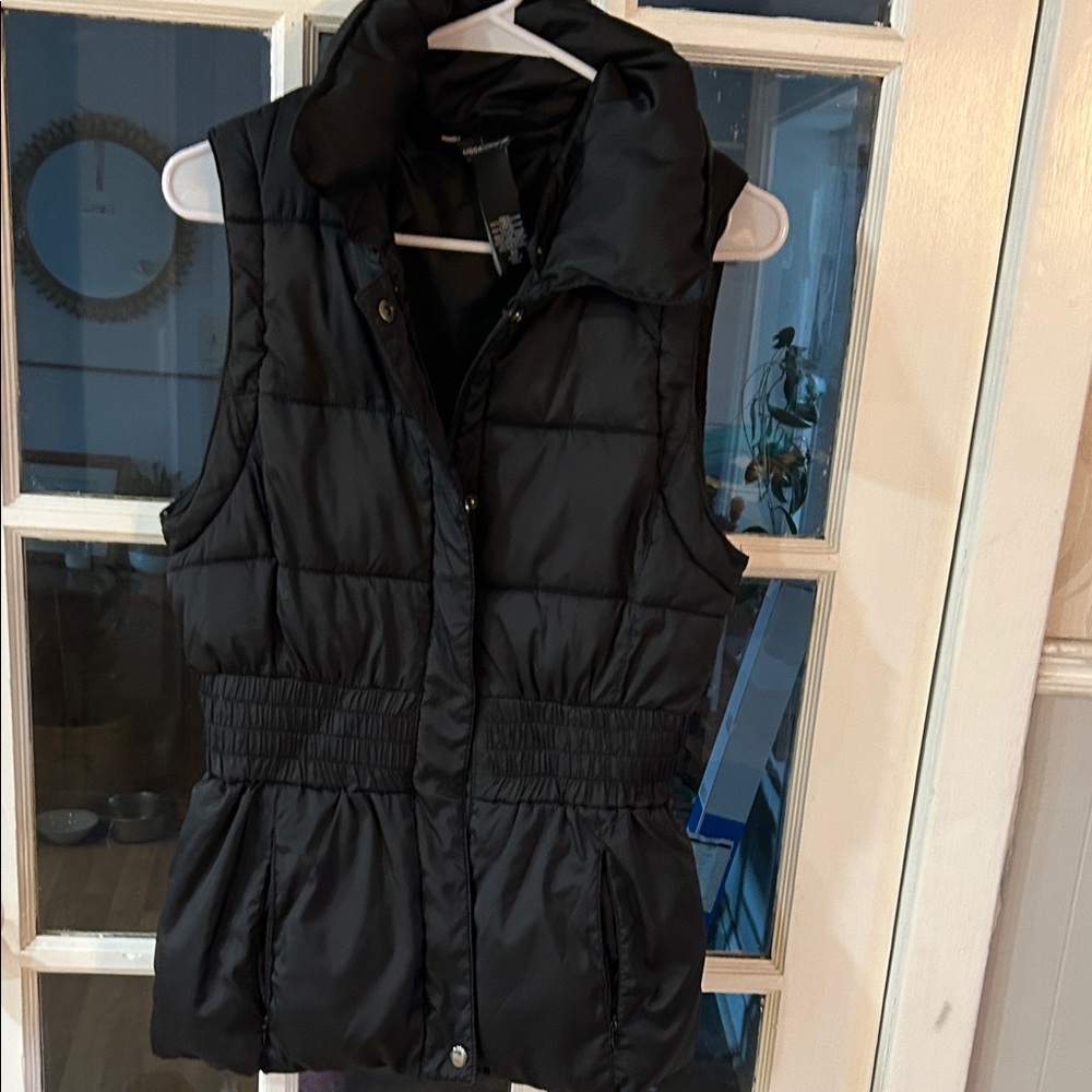M42.   Women’s  Black Puffer Vest